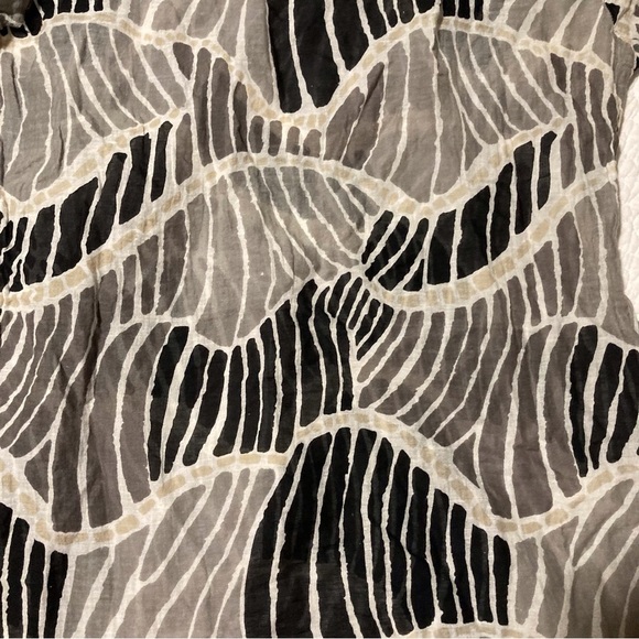 Rock Flower Paper Patterned Tunic | Size M | Resortwear | Breezy - Picture 6 of 10